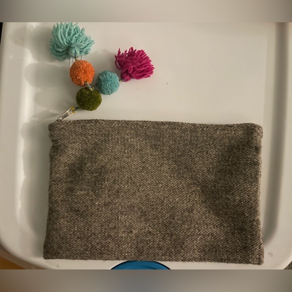 NEW no tags Noonday Collection Hand Embroidered Wool Floral Clutch with Tasselss - Picture 4 of 6